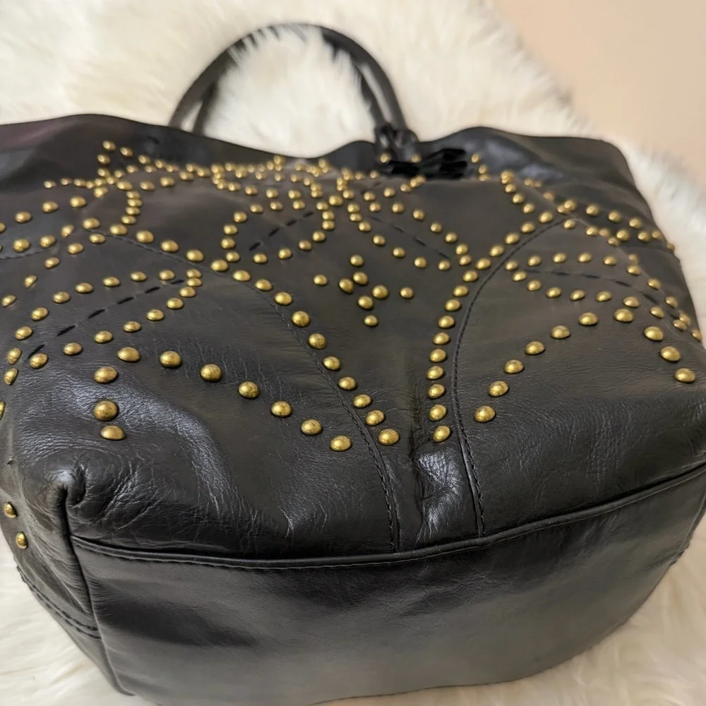 Isabella Fiore elegant black